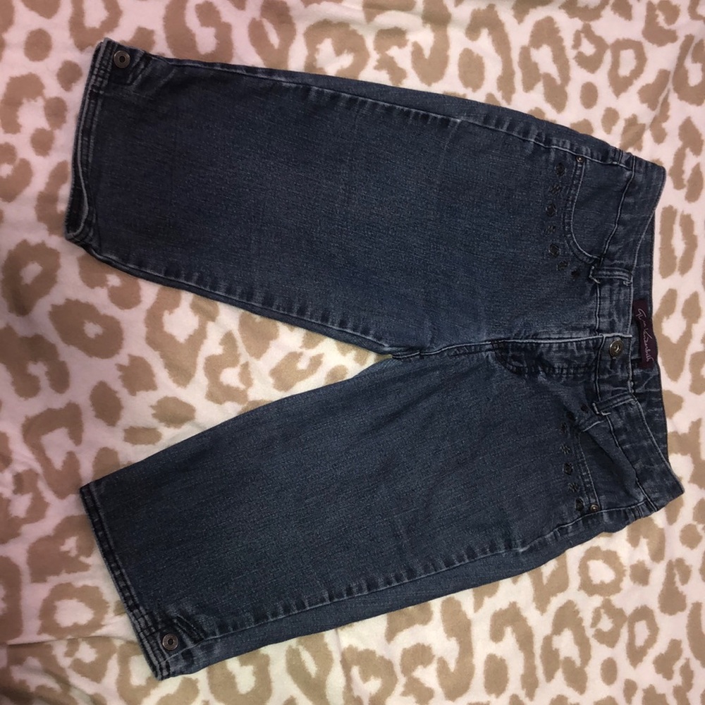 Blue jeans jorts with embroidery